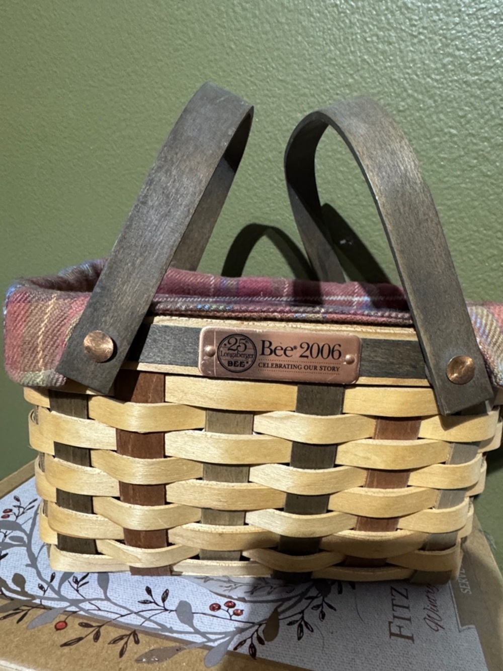 Longaberger Plaid-Lined Woven Bee 2006 Basket - Tan and Brown